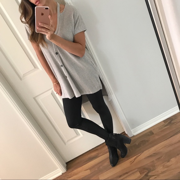 Final1 • H.Grey Ribbed Button Down - Picture 5 of 7